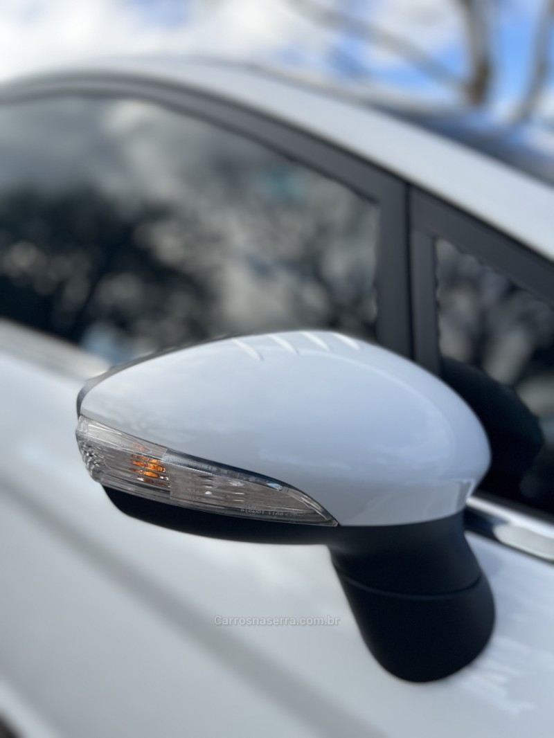 FIESTA 1.6 TITANIUM HATCH 16V FLEX 4P AUTOMÁTICO - 2016 - DOIS IRMãOS