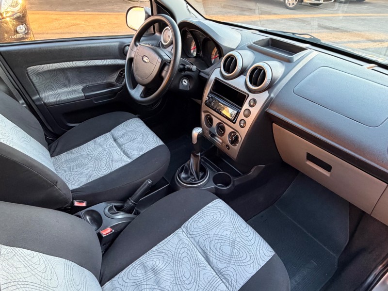 FIESTA 1.0 MPI SEDAN 8V FLEX 4P MANUAL - 2009 - CAXIAS DO SUL