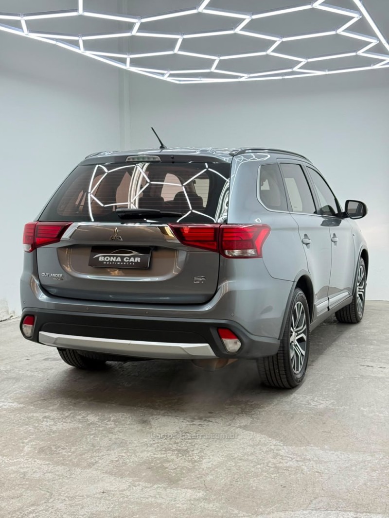 OUTLANDER 3.0 GT 4X4 V6 24V GASOLINA 4P AUTOMÁTICO - 2016 - CAXIAS DO SUL