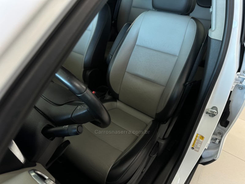 TRACKER 1.8 MPFI LTZ 4X2 16V FLEX 4P AUTOMÁTICO - 2015 - CHARQUEADAS