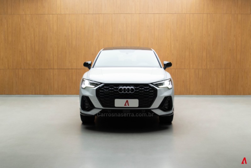 Q3 2.0 TFSI SPORTBACK PERFORMANCE BLACK QUATTRO GASOLINA 4P AUTOMÁTICO - 2022 - GARIBALDI