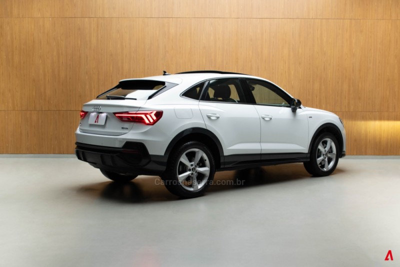 Q3 2.0 TFSI SPORTBACK PERFORMANCE BLACK QUATTRO GASOLINA 4P AUTOMÁTICO - 2022 - GARIBALDI