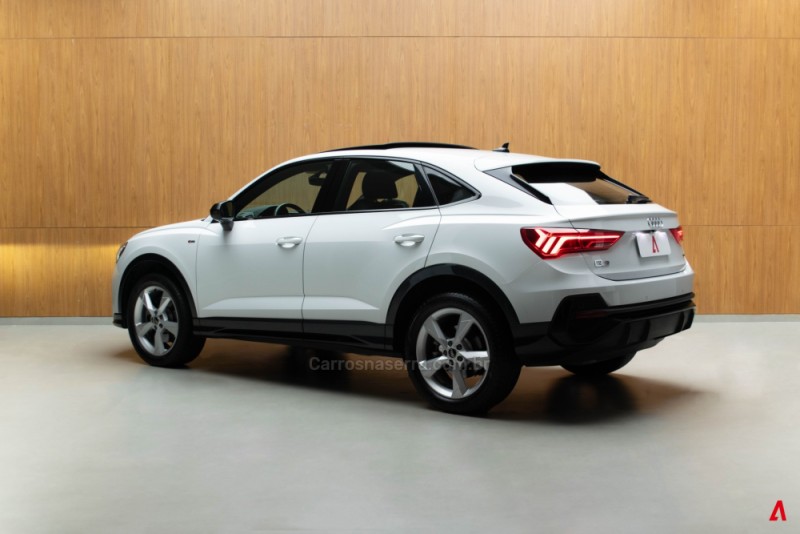 Q3 2.0 TFSI SPORTBACK PERFORMANCE BLACK QUATTRO GASOLINA 4P AUTOMÁTICO - 2022 - GARIBALDI