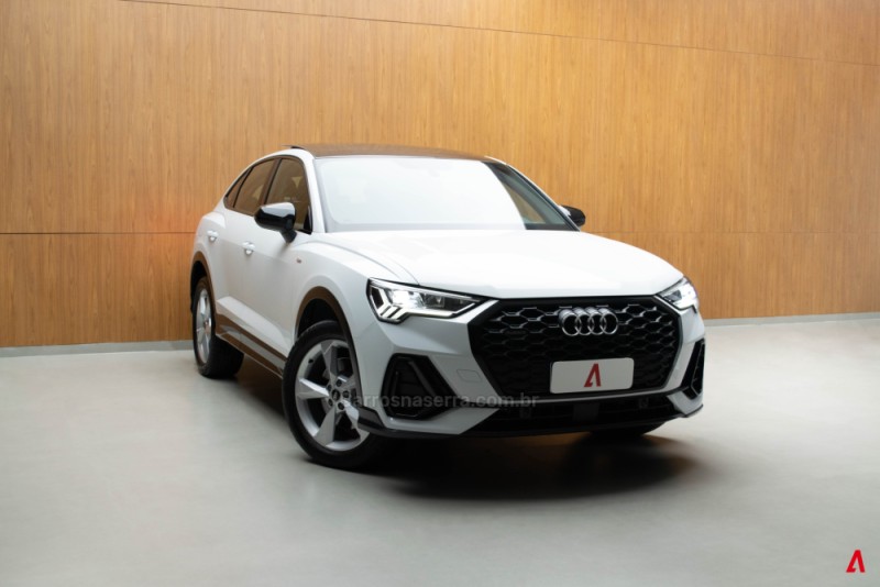 Q3 2.0 TFSI SPORTBACK PERFORMANCE BLACK QUATTRO GASOLINA 4P AUTOMÁTICO - 2022 - GARIBALDI