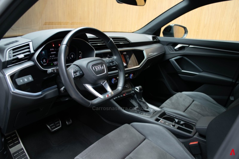 Q3 2.0 TFSI SPORTBACK PERFORMANCE BLACK QUATTRO GASOLINA 4P AUTOMÁTICO - 2022 - GARIBALDI