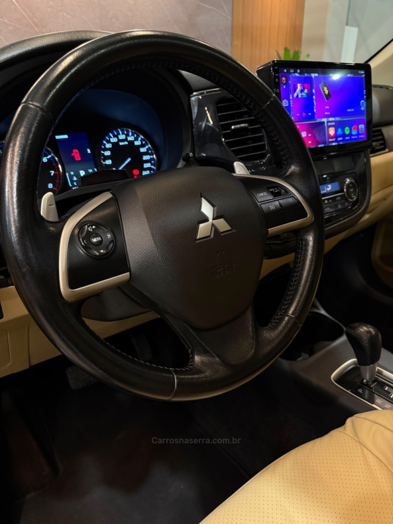 OUTLANDER 3.0 GT 4X4 V6 24V GASOLINA 4P AUTOMÁTICO - 2015 - CAXIAS DO SUL