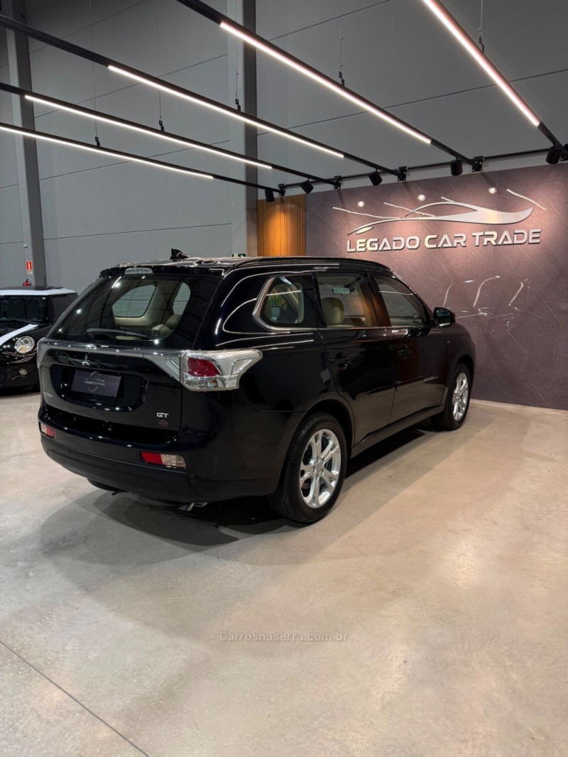 OUTLANDER 3.0 GT 4X4 V6 24V GASOLINA 4P AUTOMÁTICO - 2015 - CAXIAS DO SUL