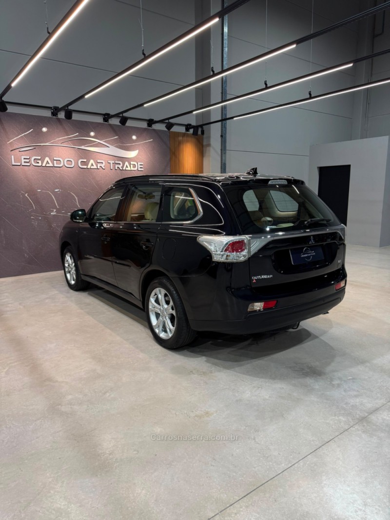 OUTLANDER 3.0 GT 4X4 V6 24V GASOLINA 4P AUTOMÁTICO - 2015 - CAXIAS DO SUL