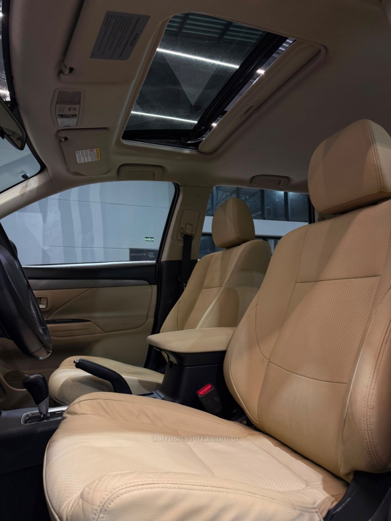 OUTLANDER 3.0 GT 4X4 V6 24V GASOLINA 4P AUTOMÁTICO - 2015 - CAXIAS DO SUL