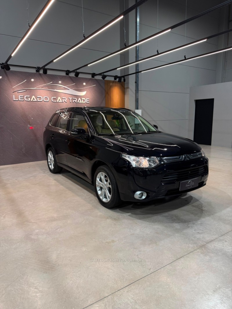 OUTLANDER 3.0 GT 4X4 V6 24V GASOLINA 4P AUTOMÁTICO - 2015 - CAXIAS DO SUL