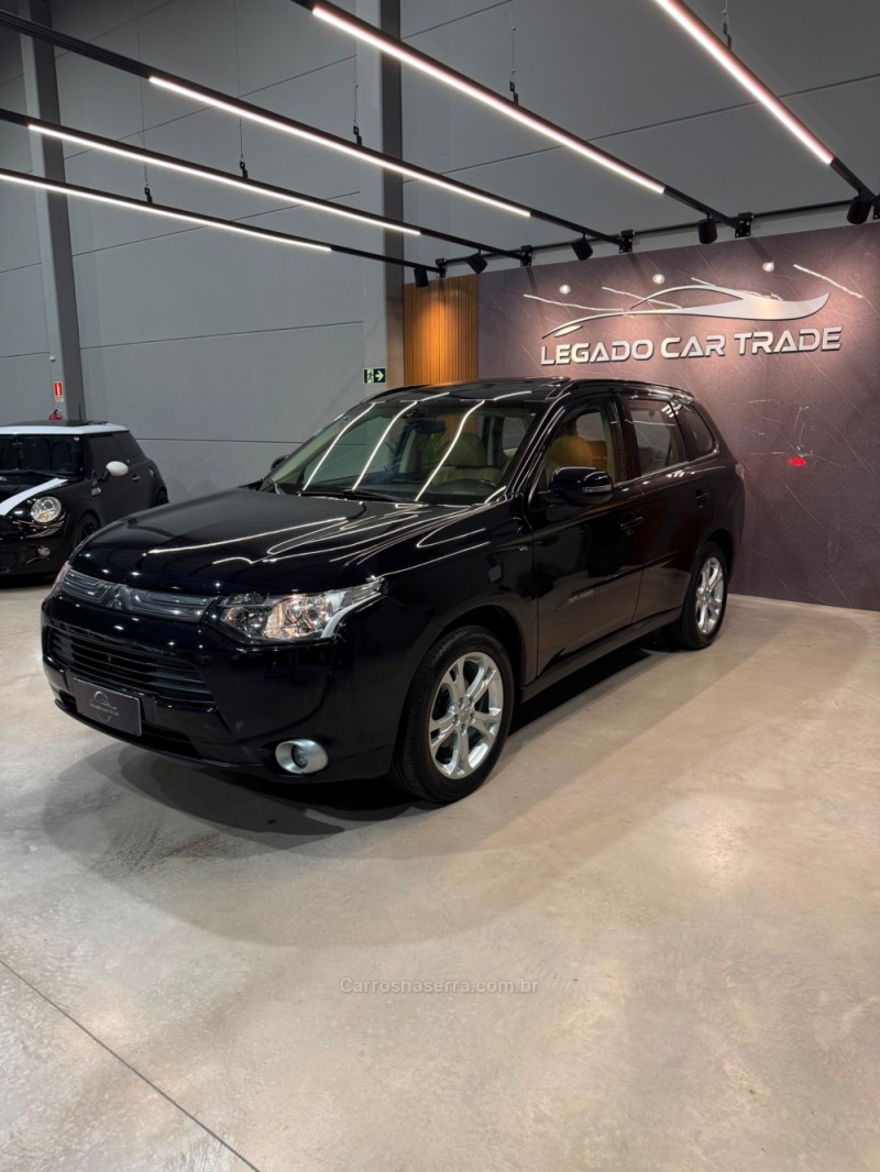 OUTLANDER 3.0 GT 4X4 V6 24V GASOLINA 4P AUTOMÁTICO - 2015 - CAXIAS DO SUL