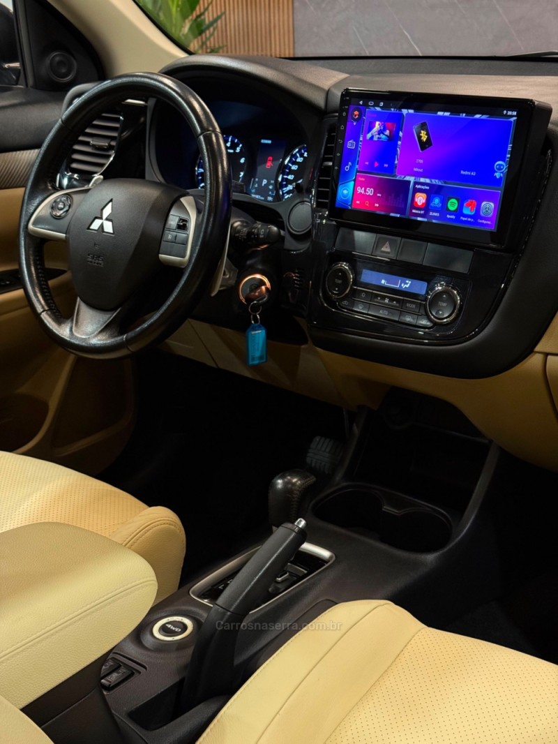 OUTLANDER 3.0 GT 4X4 V6 24V GASOLINA 4P AUTOMÁTICO - 2015 - CAXIAS DO SUL
