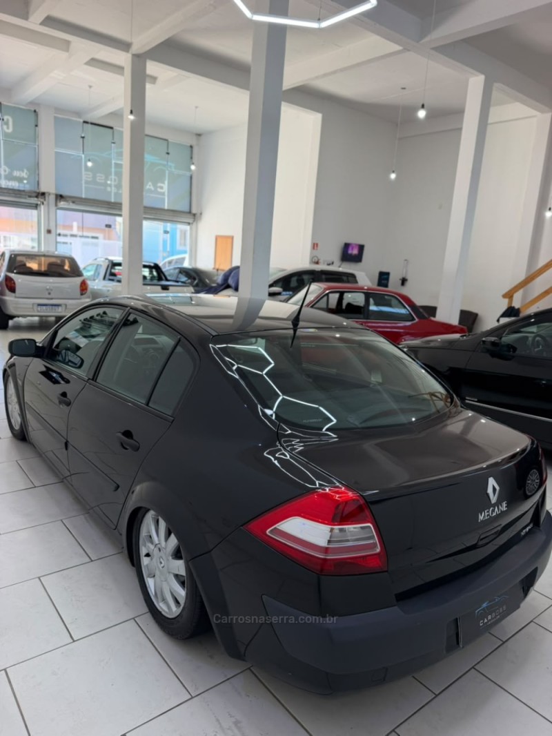 MÉGANE 1.6 DYNAMIQUE 16V FLEX 4P MANUAL - 2011 - CAXIAS DO SUL