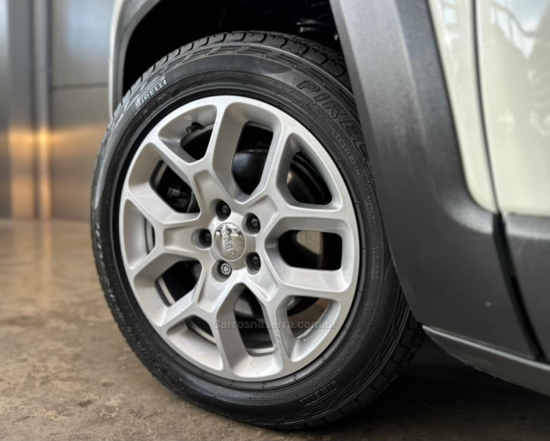 RENEGADE 1.8 16V FLEX LONGITUDE 4P AUTOMÁTICO - 2016 - VACARIA