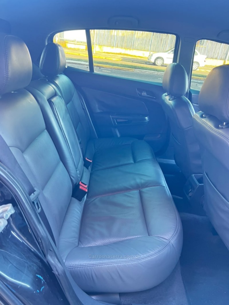 VECTRA 2.0 SFI GT HATCH 8V FLEX 4P MANUAL - 2010 - PAROBé