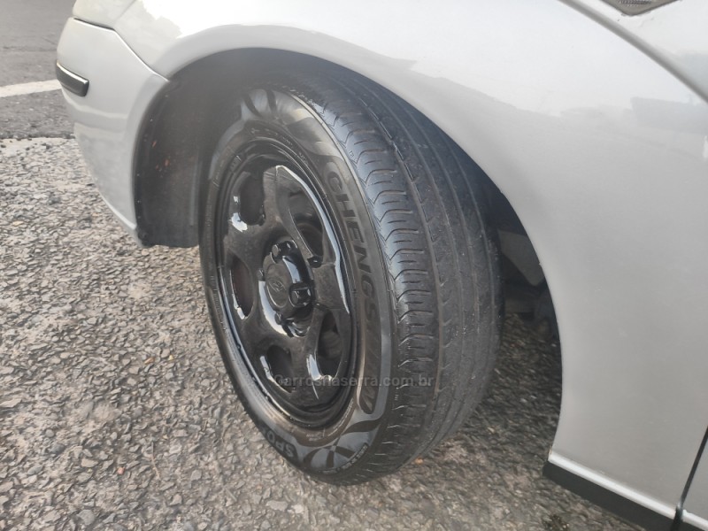 FOCUS 1.6 GLX 8V FLEX 4P MANUAL - 2005 - FARROUPILHA