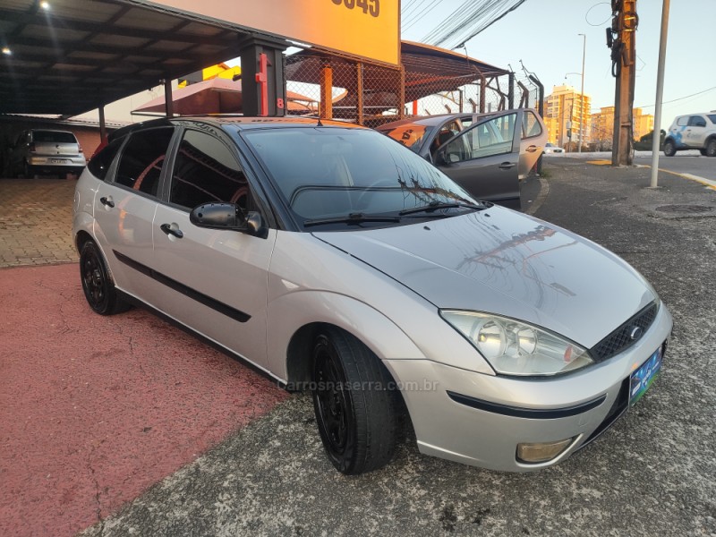 FOCUS 1.6 GLX 8V FLEX 4P MANUAL - 2005 - FARROUPILHA