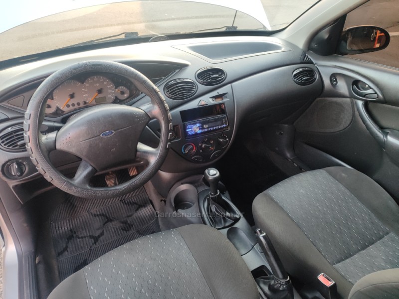 FOCUS 1.6 GLX 8V FLEX 4P MANUAL - 2005 - FARROUPILHA