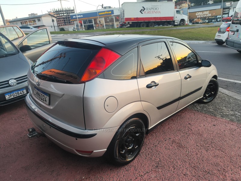 FOCUS 1.6 GLX 8V FLEX 4P MANUAL - 2005 - FARROUPILHA