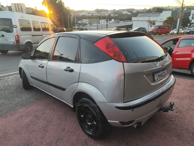 FOCUS 1.6 GLX 8V FLEX 4P MANUAL - 2005 - FARROUPILHA