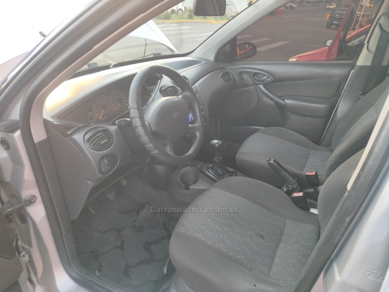 FOCUS 1.6 GLX 8V FLEX 4P MANUAL - 2005 - FARROUPILHA