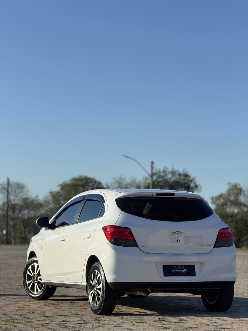 ONIX 1.4 MPFI LTZ 8V FLEX 4P MANUAL - 2014 - ANTôNIO PRADO