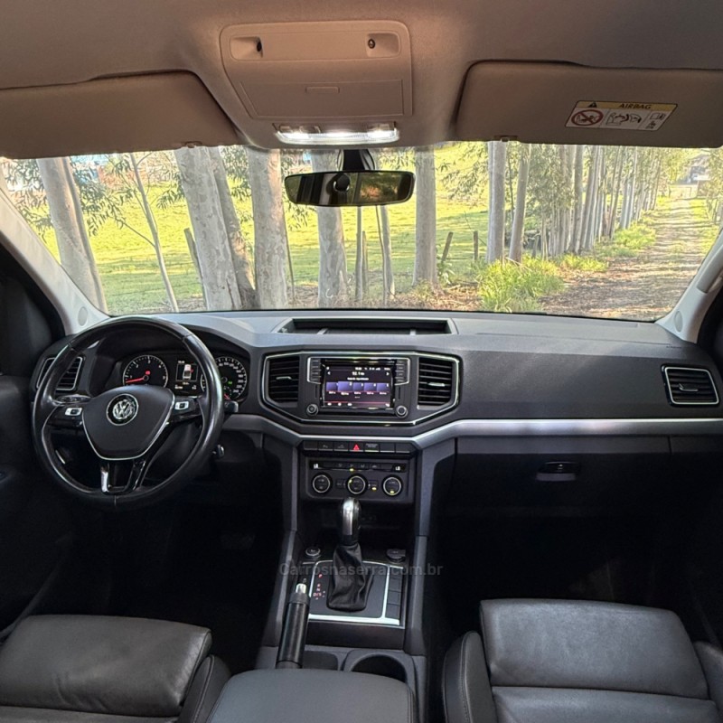 AMAROK 3.0 V6 TDI HIGHLINE CD DIESEL 4MOTION AUTOMÁTICO - 2023 - ESTâNCIA VELHA