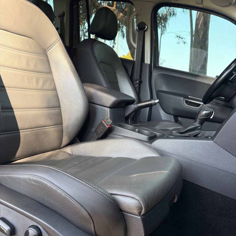 AMAROK 3.0 V6 TDI HIGHLINE CD DIESEL 4MOTION AUTOMÁTICO - 2023 - ESTâNCIA VELHA
