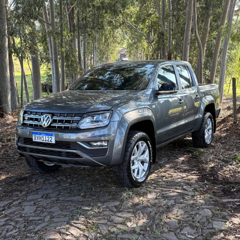 AMAROK 3.0 V6 TDI HIGHLINE CD DIESEL 4MOTION AUTOMÁTICO - 2023 - ESTâNCIA VELHA