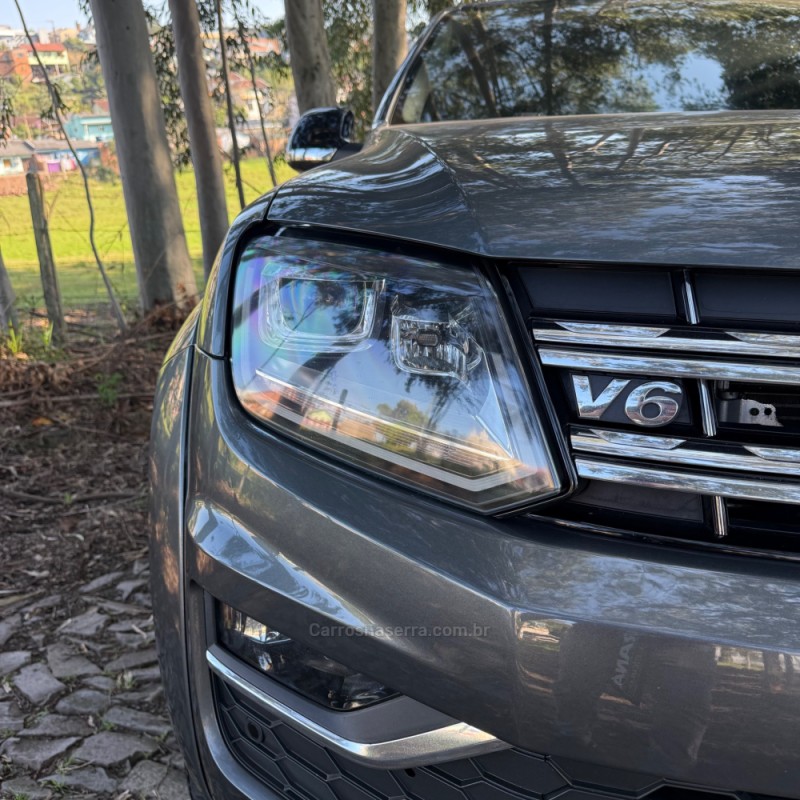 AMAROK 3.0 V6 TDI HIGHLINE CD DIESEL 4MOTION AUTOMÁTICO - 2023 - ESTâNCIA VELHA