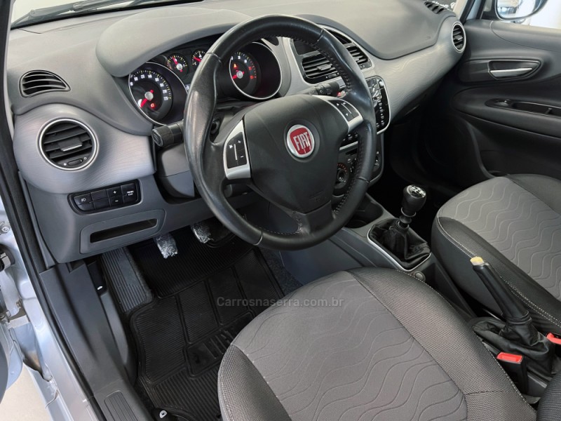 PUNTO 1.4 ATTRACTIVE ITALIA 8V FLEX 4P MANUAL - 2016 - FLORES DA CUNHA
