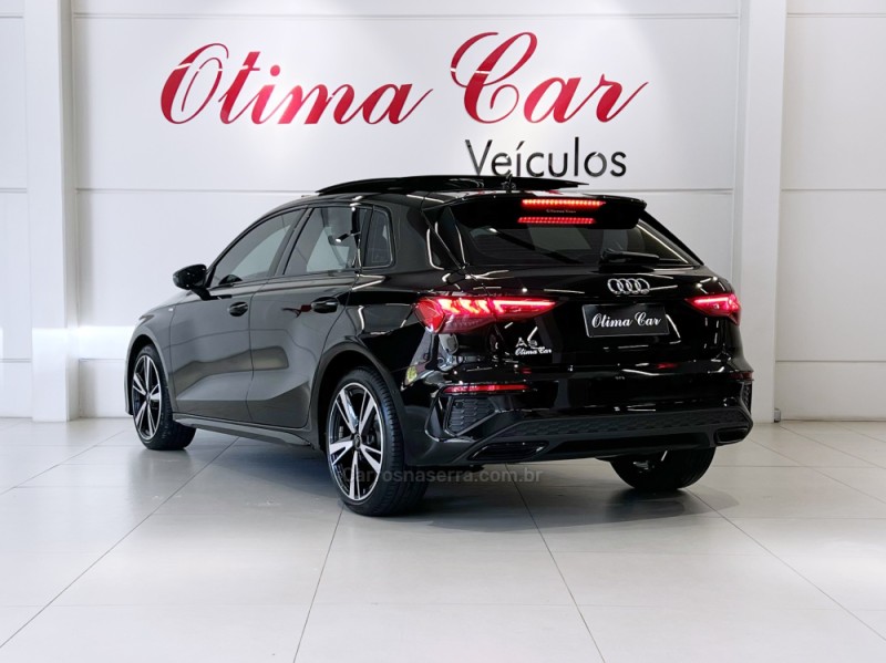 A3 2.0 TFSI 40 PERFORMANCE BLACK SPORTBACK GASOLINA 4P AUTOMÁTICO - 2024 - FLORES DA CUNHA