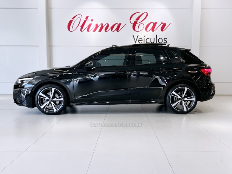 A3 2.0 TFSI 40 PERFORMANCE BLACK SPORTBACK GASOLINA 4P AUTOMÁTICO - 2024 - FLORES DA CUNHA