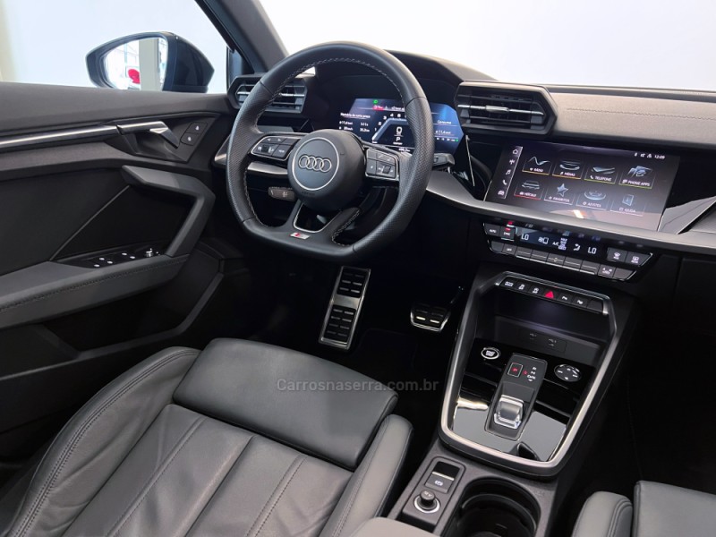 A3 2.0 TFSI 40 PERFORMANCE BLACK SPORTBACK GASOLINA 4P AUTOMÁTICO - 2024 - FLORES DA CUNHA