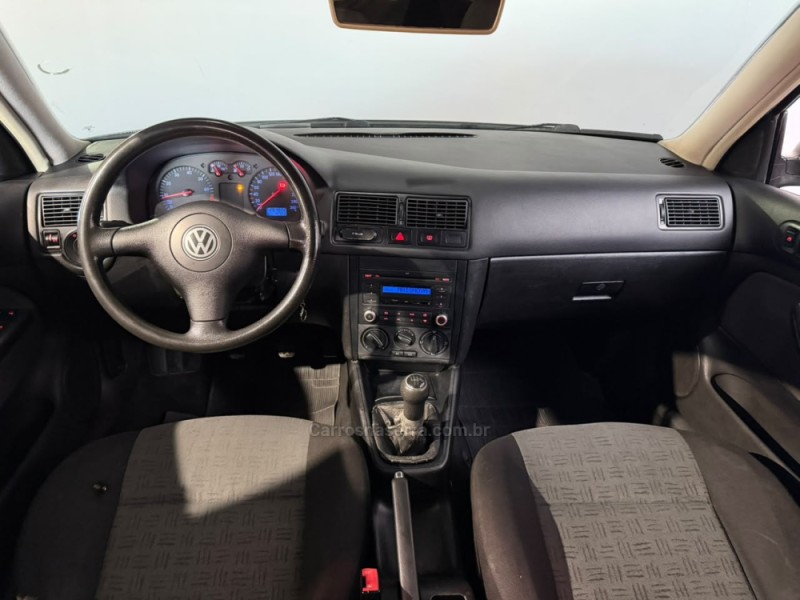 GOLF 1.6 8V GASOLINA 4P MANUAL - 2004 - VACARIA