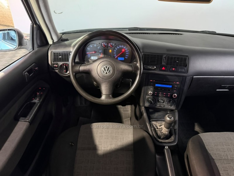 GOLF 1.6 8V GASOLINA 4P MANUAL - 2004 - VACARIA
