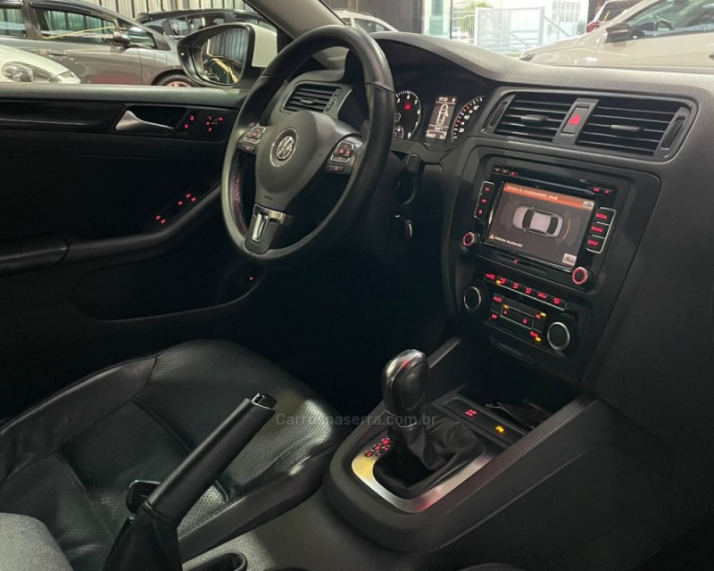 JETTA 2.0 COMFORTLINE FLEX 4P TIPTRONIC - 2012 - VACARIA