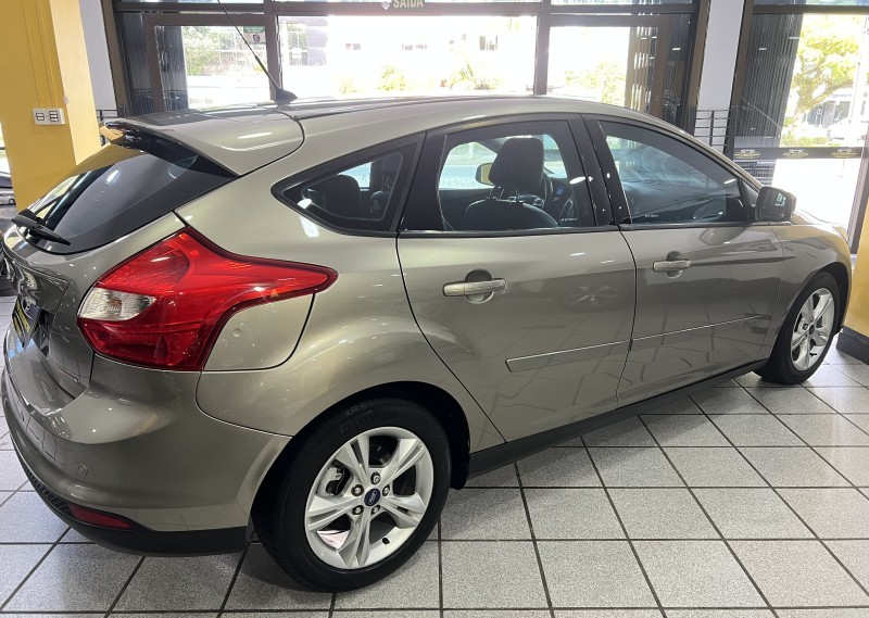 FOCUS 1.6 SE HATCH 16V FLEX 4P AUTOMÁTICO - 2015 - CAXIAS DO SUL