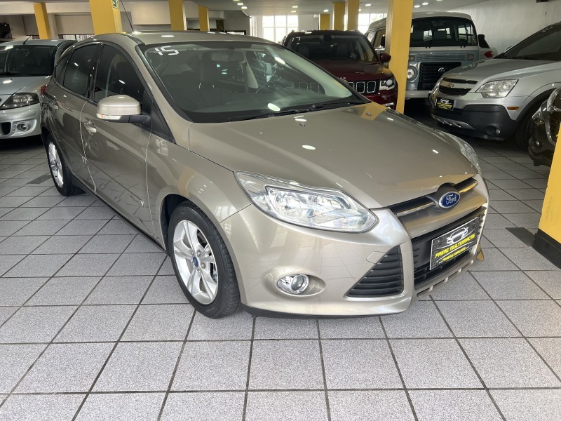 FOCUS 1.6 SE HATCH 16V FLEX 4P AUTOMÁTICO - 2015 - CAXIAS DO SUL