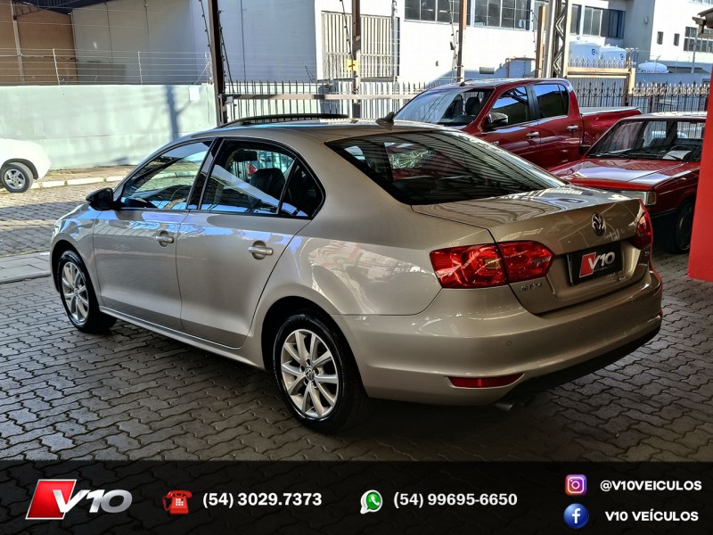 JETTA 2.0 COMFORTLINE FLEX 4P TIPTRONIC - 2013 - CAXIAS DO SUL