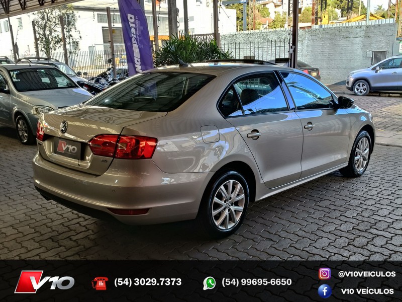 JETTA 2.0 COMFORTLINE FLEX 4P TIPTRONIC - 2013 - CAXIAS DO SUL