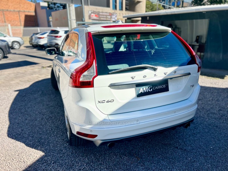 XC60 2.0 T6 R DESIGN TURBO GASOLINA 4P AUTOMÁTICO - 2014 - CAXIAS DO SUL