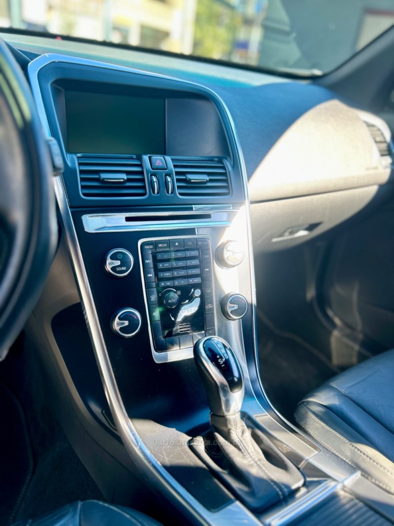XC60 2.0 T6 R DESIGN TURBO GASOLINA 4P AUTOMÁTICO - 2014 - CAXIAS DO SUL