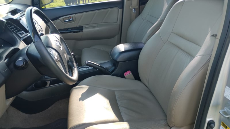 HILUX SW4 3.0 SRV 4X4 7 LUGARES 16V TURBO INTERCOOLER DIESEL 4P AUTOMÁTICO - 2014 - FARROUPILHA