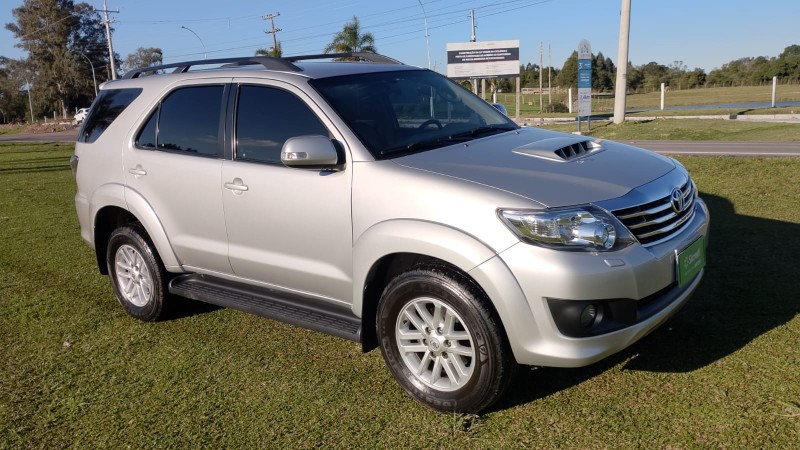 HILUX SW4 3.0 SRV 4X4 7 LUGARES 16V TURBO INTERCOOLER DIESEL 4P AUTOMÁTICO - 2014 - FARROUPILHA