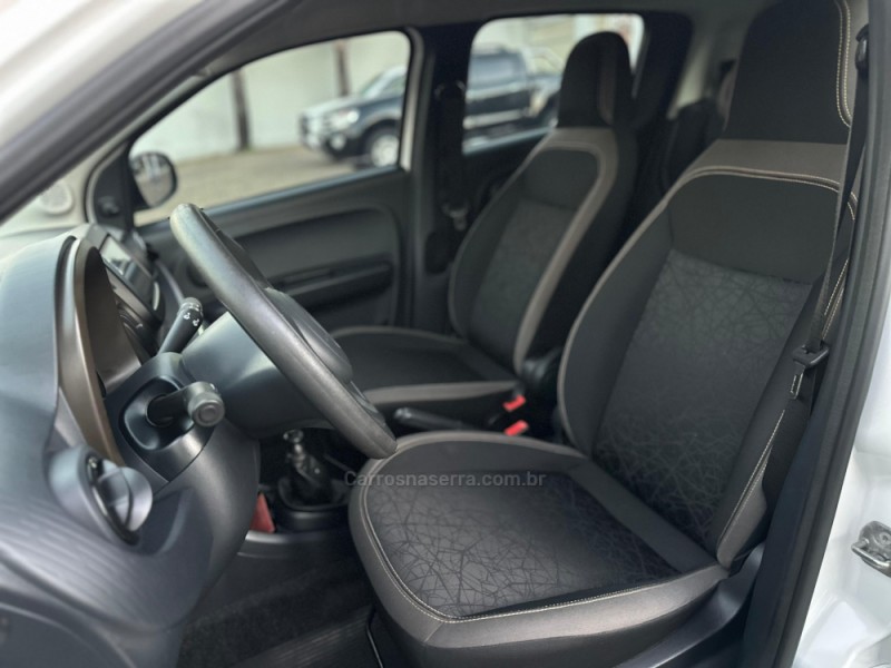 MOBI 1.0 TREKKING 8V FLEX 4P MANUAL - 2021 - MONTENEGRO