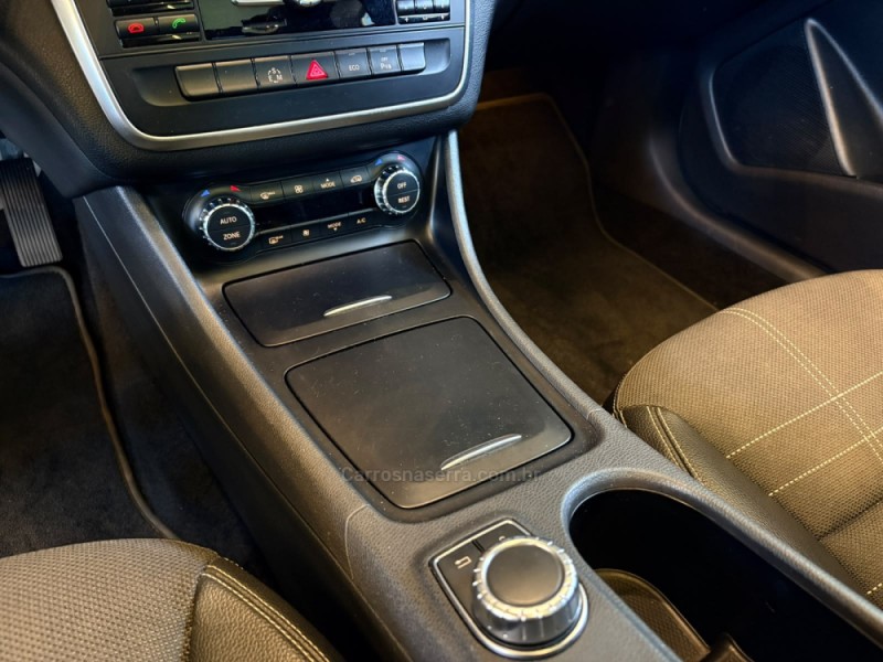 GLA 200 1.6 CGI VISION BLACK EDITION 16V TURBO GASOLINA 4P AUTOMÁTICO - 2015 - CAMPO BOM