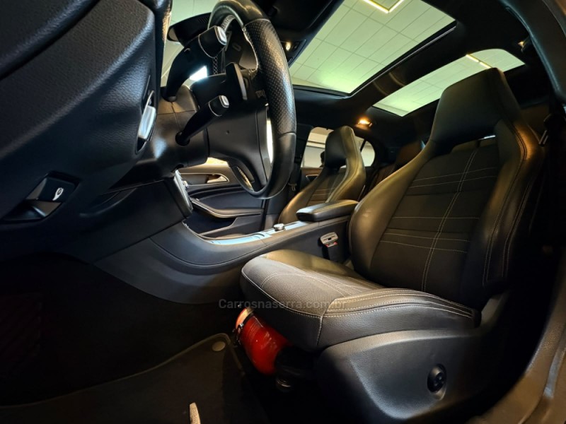 GLA 200 1.6 CGI VISION BLACK EDITION 16V TURBO GASOLINA 4P AUTOMÁTICO - 2015 - CAMPO BOM