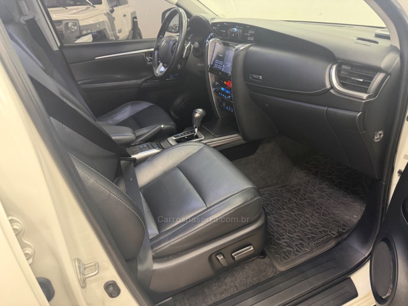 HILUX SW4 2.8 SRX 4X4 7 LUGARES 16V TURBO INTERCOOLER DIESEL 4P AUTOMÁTICO - 2021 - CAXIAS DO SUL