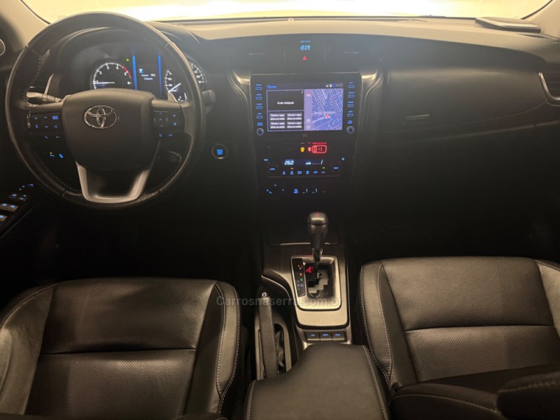 HILUX SW4 2.8 SRX 4X4 7 LUGARES 16V TURBO INTERCOOLER DIESEL 4P AUTOMÁTICO - 2021 - CAXIAS DO SUL